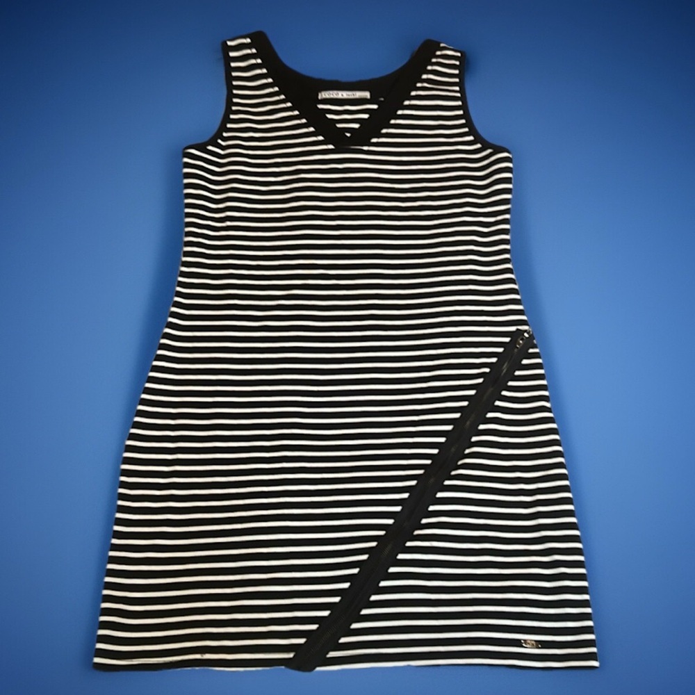 COCO & tashi Black & White striped V-neck Dress with zipper detailing sz L